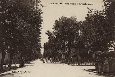 Saint-Arnaud-PlaceMercier-Gendarmerie