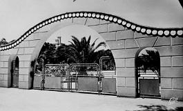 Le-Telagh-EntreeJardinPublic