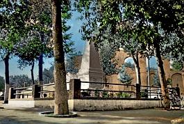 Medea-PorteLodi-Monument