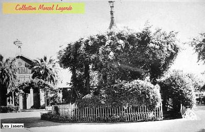 Les-Issers-Square-Marche