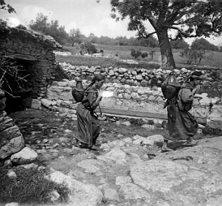 Femmes-Kabyles-1950-Fontaine