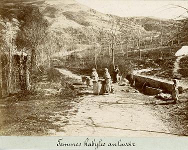 Kabylie-FemmesLavoir
